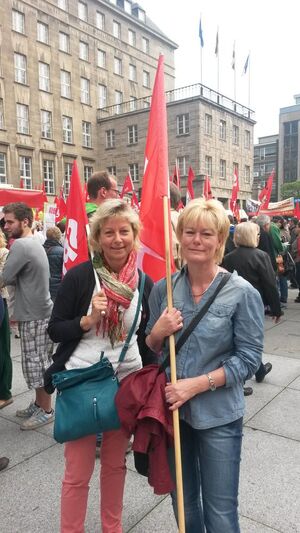 Ratsfrau Martina Schnell und Kandidatin für den Bezirk Christiane Laschinski (v.l.n.r.)